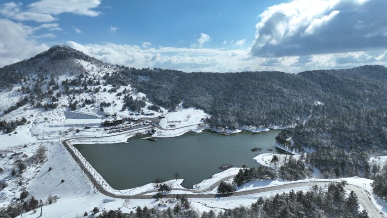 Gürsu Belediyesi Katırlı Dağı eteklerinde konuşlandırdığı Ericek Adrenalin Park’ta hafta sonu renkli bir festivale hazırlık  yapıyor. İlk kar yağışında büyük bir kalabalığın akınına uğrayan Ericek Adrenalin Park, bu hafta sonu misafirlerini  farklı etkinliklerle ağırlayacak. 