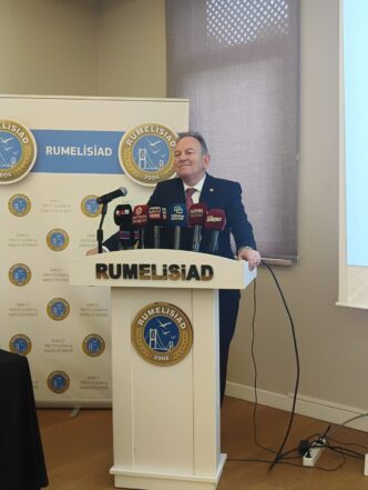 Bursa ve KKTC’nin yanı sıra yurtiçi ve yurtdışındaki partner acentalarıyla büyük bir yapıya sahip olan Gayrimenkul Yeri’nin sponsorluğunda ve KKTC’de 35 yıldır sektöründe lider durumunda olan Döveç Group’un ev sahipliğinde  7-9 Şubat tarihleri arasında düzenlenen RUMELİSİAD KKTC Ekonomi ve Yatırım Zirvesi, deprem şehitlerini anma ve protokol ziyaretleriyle başladı. 