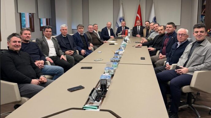 Moldova Cumhuriyeti’nin Ankara Büyükelçisi Dmitri Croitor ile Bursa’nın Moldova'daki kardeş şehir Cadır Lunga'nın Belediye Başkanı Anatoliy Topal, BALKANTÜRKSİAD’ı ziyaret ederek önemli iş birliği görüşmeleri gerçekleştirdi.