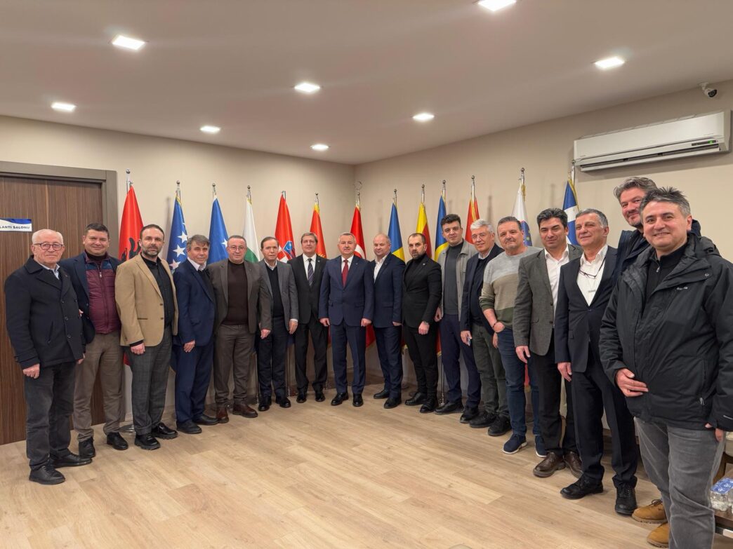 Moldova Cumhuriyeti’nin Ankara Büyükelçisi Dmitri Croitor ile Bursa’nın Moldova'daki kardeş şehir Cadır Lunga'nın Belediye Başkanı Anatoliy Topal, BALKANTÜRKSİAD’ı ziyaret ederek önemli iş birliği görüşmeleri gerçekleştirdi.