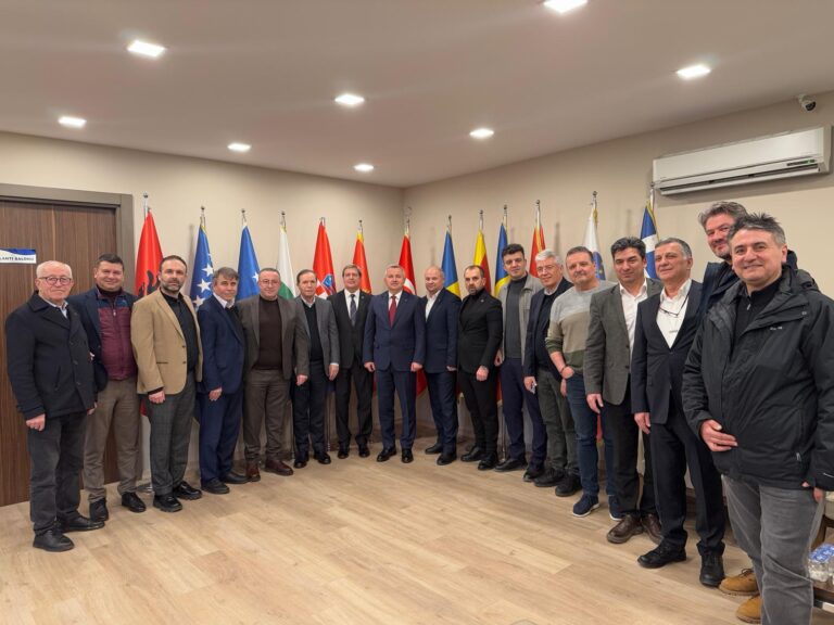 Moldova Cumhuriyeti’nin Ankara Büyükelçisi Dmitri Croitor ile Bursa’nın Moldova'daki kardeş şehir Cadır Lunga'nın Belediye Başkanı Anatoliy Topal, BALKANTÜRKSİAD’ı ziyaret ederek önemli iş birliği görüşmeleri gerçekleştirdi.