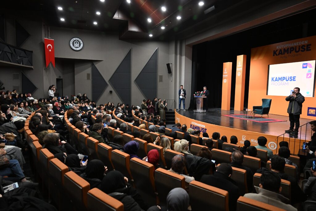 Yıldırım Belediyesi, düşünen, üreten ve geleceğe yön veren bir neslin inşasına katkı sunmak amacıyla üniversiteye hazırlanan öğrencilere yönelik hayata geçirdiği ‘Kütüphaneden Kampüse’ eğitim programının tanıtım toplantısını düzenledi.