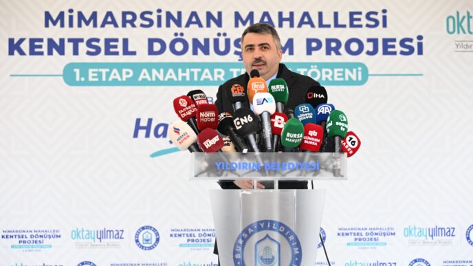 Mimarsinan Mahallesi 1. Etap Kentsel Dönüşüm Projesi Anahtar Teslim Töreni’nde konuşan Yıldırım Belediye Başkanı Oktay Yılmaz, imar uygulamaları, kurumlar arası iş birliği, insan odaklı projelerle Bursa ve Türkiye’de kentsel dönüşüme örnek olduklarını vurguladı.