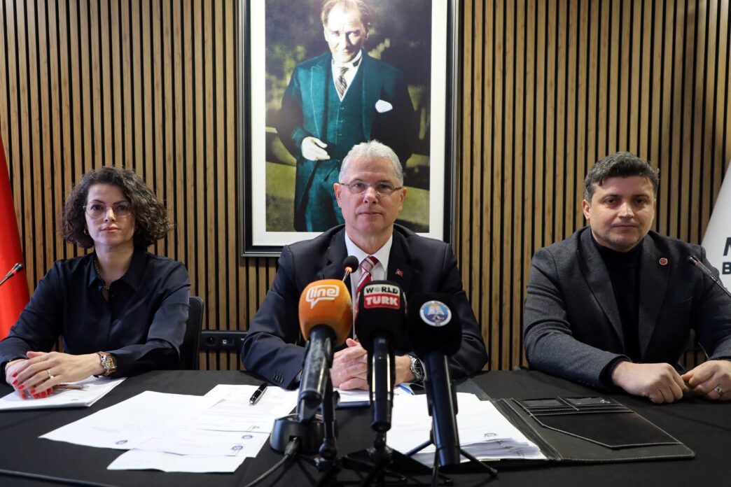 Mudanya Belediyesi, ihtiyaç sahibi ailelere destek sağlamak amacıyla Gıda Bankası’nın ilçede bir şube açması için protokol imzalayacak. Belediye Başkanı Deniz Dalgıç, “Mudanya’da gönüllü dayanışmayı daha da güçlendireceğiz” dedi.