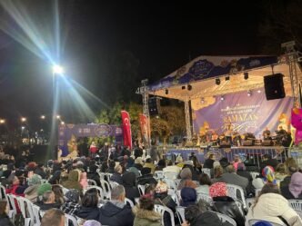 Bursa Büyükşehir Belediyesi tarafından Kültürpark ve Yıldırım eski İhtisas Hastanesi alanında özel olarak hazırlanan Ramazan Meydanları, Bursalılara özlenen eski Ramazan geleneklerini tekrar yaşatıyor. Karagöz-Hacivat gölge oyunundan sihirbaz gösterilerine, orta oyunundan söyleşilere kadar birçok etkinlik, Ramazan meydanlarında her yaştan insana keyifli anlar yaşatıyor.