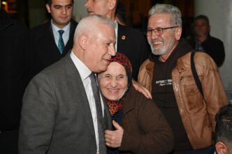 Bursa Büyükşehir Belediyesi tarafından Gürsu ilçesinde düzenlenen iftar programında konuşan Başkan Mustafa Bozbey, Yakın Çevre Yolu’nu Gürsu’nun içine bağlayarak Ankara Yolu’nu rahatlatacaklarını belirtirken, kentsel dönüşüm konusunda hazırlıkları tamamladıklarını ve hızlı hareket etmek istediklerini ifade etti.