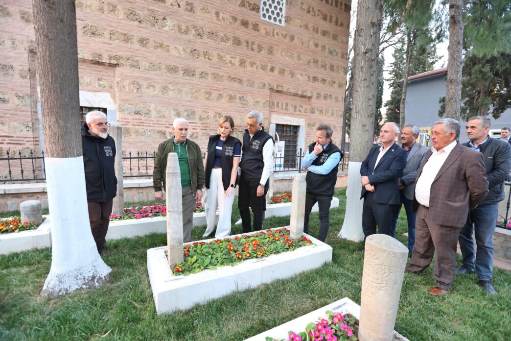 Bursa Büyükşehir Belediyesi, II. Murad döneminde Mahmut Çelebi tarafından 1422-1423 tarihinde yaptırılan İznik Mahmud Çelebi Camii’nin haziresinde bakım ve onarım çalışmalarını tamamladı.