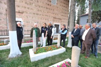 Bursa Büyükşehir Belediyesi, II. Murad döneminde Mahmut Çelebi tarafından 1422-1423 tarihinde yaptırılan İznik Mahmud Çelebi Camii’nin haziresinde bakım ve onarım çalışmalarını tamamladı.