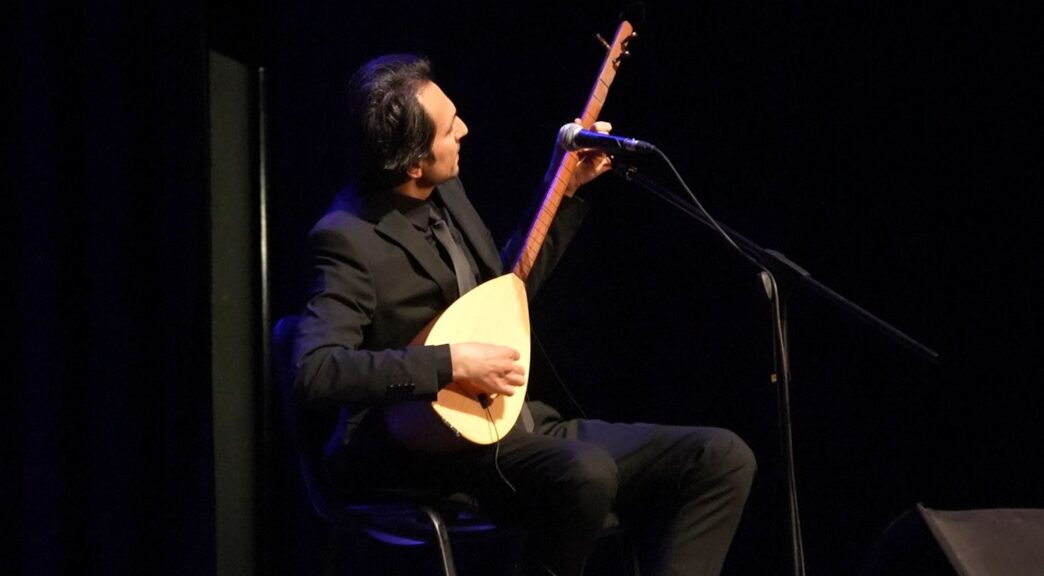 Bursa Büyükşehir Belediyesi tarafından Ramazan etkinlikleri kapsamında Âşık Veysel’in vefatının 52. yıl dönümü dolayısıyla anma programı düzenlendi.