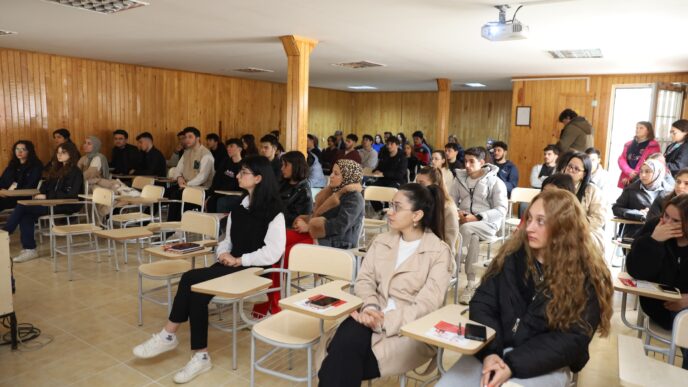  Bursa Büyükşehir Belediyesi tarafından Bursa Uludağ Üniversitesi öğrencilerine yönelik kişisel gelişim semineri düzenlendi.