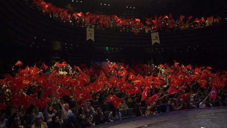 Konya Büyükşehir Belediyesi çatısı altında faaliyetlerini sürdüren Bilgehaneler’de Çanakkale Zaferi ve vatan uğruna canını feda eden şehitler anıldı.