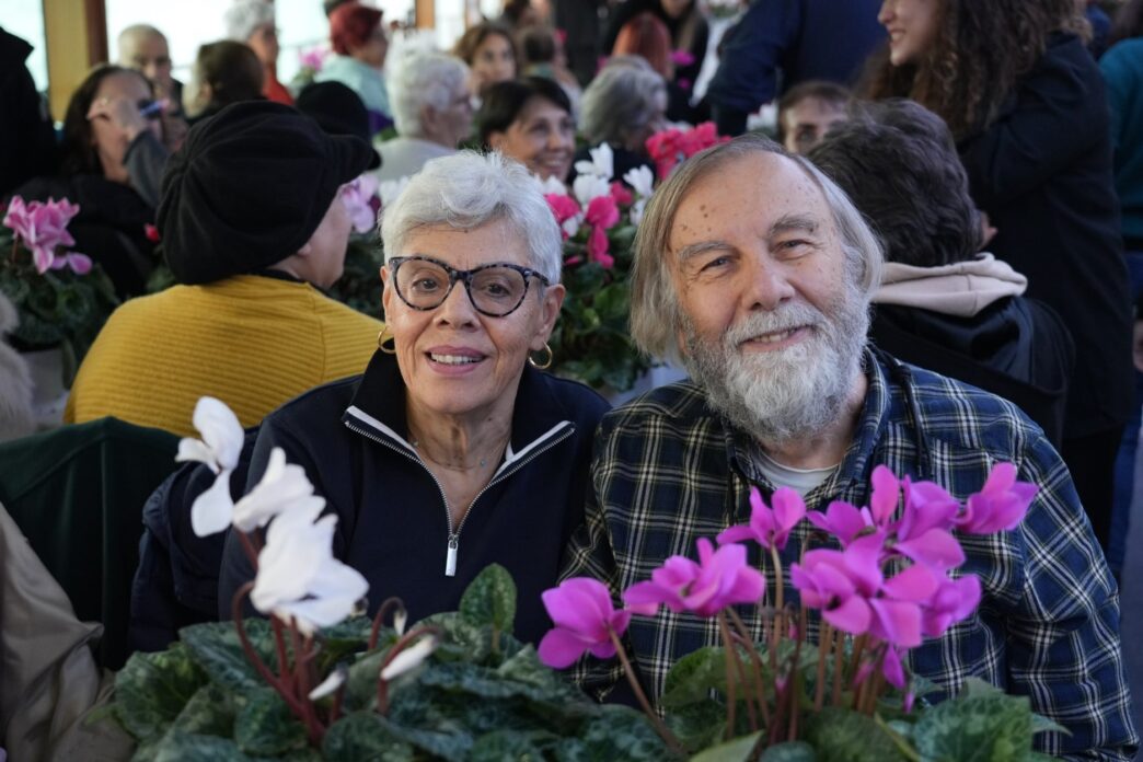 Kadıköy’de ilçe nüfusunun yüzde 20’sinden fazlasını oluşturan ileri yaştaki vatandaşlar Kadıköy Belediyesi’nin çalışmalarıyla hayata daha çok bağlanıyor