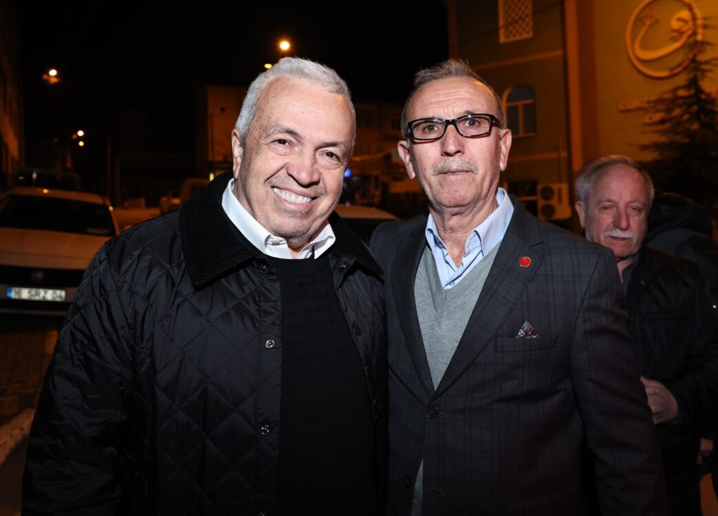 Nilüfer Belediye Başkanı Şadi Özdemir, Gökçe Mahallesi’nde düzenlenen iftar yemeğine katılarak, bu ayın manevi ruhunu vatandaşlarla birlikte yaşadı.