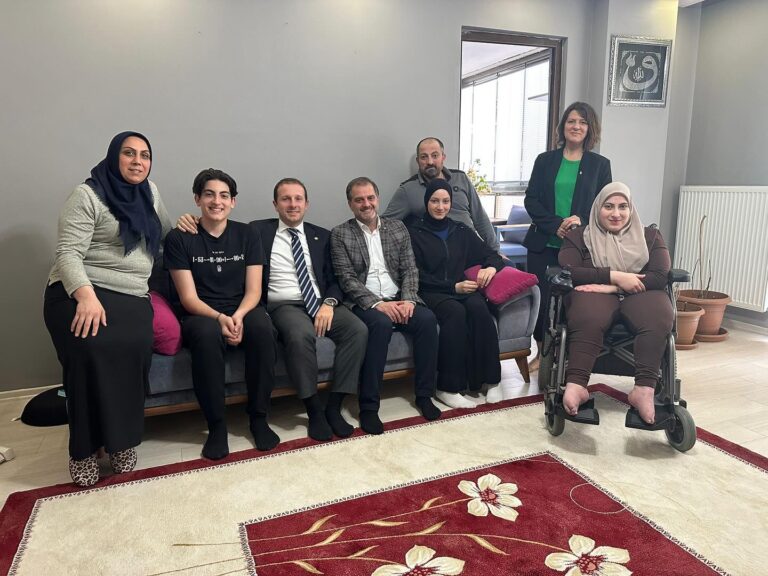 AK Parti Bursa Milletvekili ve TBMM Plan Bütçe Komisyonu Üyesi Ahmet Kılıç, 11 Ayın Sultanı Ramazan Ayı’nın güzelliklerini Bursa’nın her köşesine gerçekleştirdiği ziyaretlerle sürdürüyor.