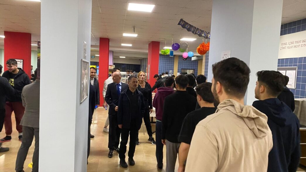 Ali Fuat Cebesoy Yurdu'nda Vali ve Başkan Öğrencilerle İftar Yaptı