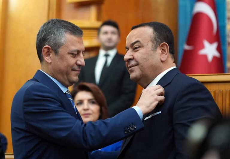 Adnan Beker CHP Saflarına geçti.