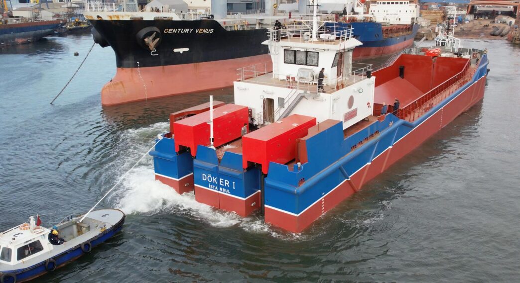 Ulaştırma ve Altyapı Bakanı Abdulkadir Uraloğlu, denizdibi tarama faaliyetlerinde kullanılmak üzere inşa edilen DÖKER-1 gemisinin denize indirildiğini bildirdi. Bakan Uraloğlu, yeni geminin 750 metreküp taşıma kapasiteye ve 7.5 knot hıza sahip olduğunu kaydetti.