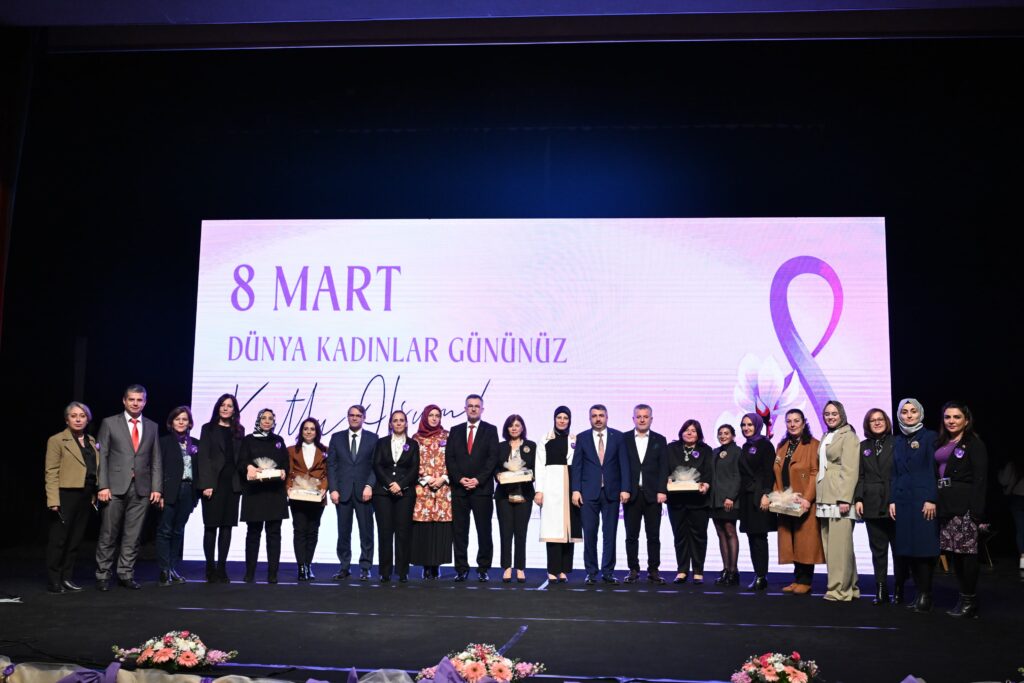 Yıldırım Belediyesi, 8 Mart Dünya Kadınlar Günü kapsamında “Üreten Kadınlar Paneli” adlı özel bir etkinlik düzenledi. Barış Manço Kültür Merkezi’nde gerçekleştirilen programda, üreten kadınların başarı hikayeleri ve toplumsal hayattaki rolleri ele alındı.