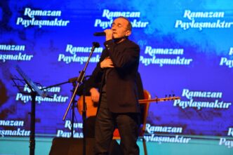  Yıldırım Belediyesi, Ramazan etkinlikleri kapsamında Ömer Karaoğlu müzik dinletisi düzenledi. 