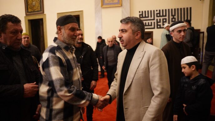 11 ayın sultanı Ramazan’a kavuşmanın mutluluğunu yaşadıklarını söyleyen Başkan Oktay Yılmaz, bu mübarek ayın hanelere huzur, sofralara bereket ve gönüllere sükûnet getirmesi temennisiyle tüm vatandaşların Ramazan ayını tebrik etti.