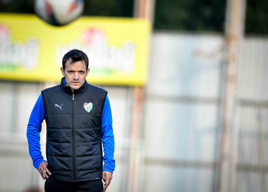 Bursaspor Teknik Direktörü Pablo Martin Batalla ile yollar ayrıldı. Bursaspor tarafından yapılan açıklama şu şekilde;