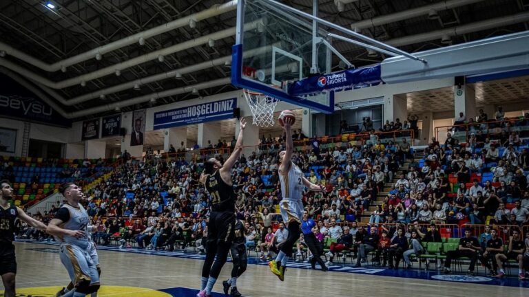 Normal sezonun son haftalarına yaklaştıkça heyecanın zirve yaptığı Türkiye Sigorta Basketbol Ligi’nde, Konya Büyükşehir Belediyespor galibiyet serisini sürdürmeye devam etti.