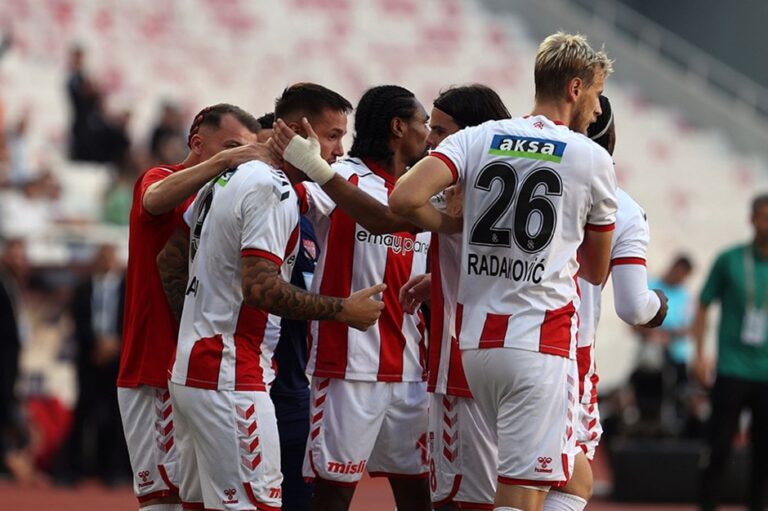 Trendyol Süper Lig'de sahada Göztepe ile karşılaşan Net Global Sivasspor rakibini 3-1 mağlup etti.