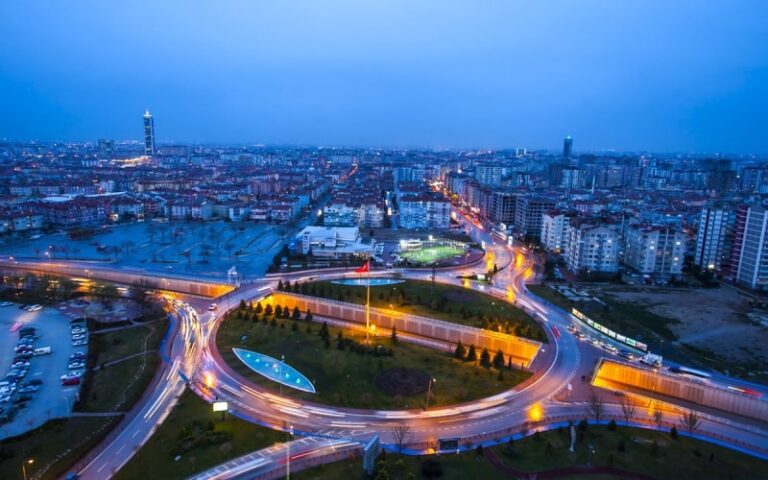 Konya Büyükşehir Belediyesi’nin Devlet Demir Yolları (TCDD) Genel Müdürlüğü ile birlikte yürüttüğü KONYARAY Banliyö Hattı Projesi kapsamında Meram Yeniyol Alt Geçidi’nde çalışma yapılacaktır.