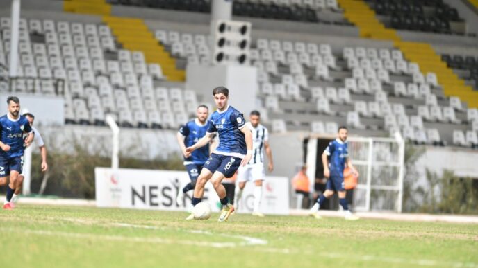 Bursaspor, ligin 24. Haftasında deplasmanda Kuşadasıspor ile karşı karşıya geldi. Kuşadası Özer Türk Stadyumu’nda oynanan karşılaşma 1-1'lik beraberlik ile sonuçlandı. Bursaspor golünü İlhan Depe kaydetti.