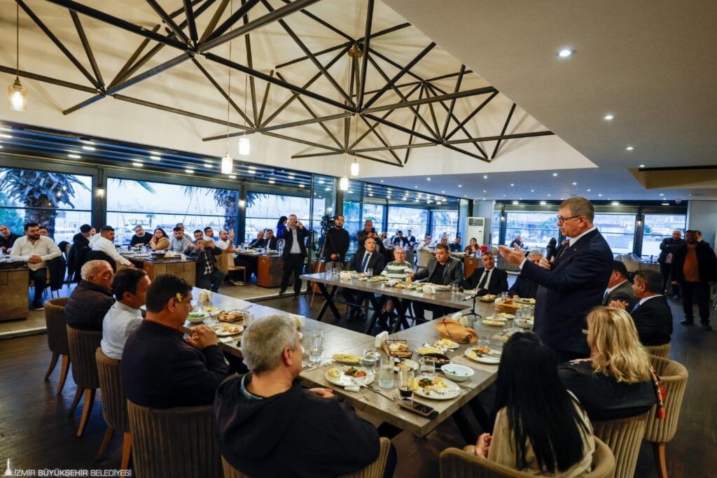 İzmir Büyükşehir Belediye Başkanı Dr. Cemil Tugay, 8 Nisan Dünya Romanlar Günü kapsamında Roman yurttaşlarla bir araya geldi. Romanların hayatını iyileştirmek için çalışmaya devam edeceklerini söyleyen Başkan Tugay, “Sizler zeki, yetenekli, Türkiye'ye örnek olacak işlere imza atacak insanlarsınız. Belediyenin tüm imkanları ile her zaman sizin yanınızda olacağız” dedi.