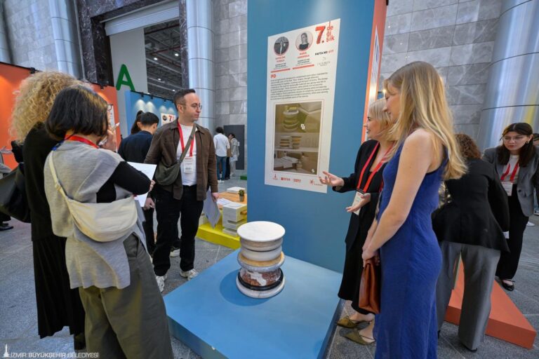 Doğaltaş sektörünün küresel buluşması Marble İzmir - Uluslararası Doğaltaş ve Teknolojileri Fuarı, 7. Uluslararası Değişik Doğaltaş Tasarım Yarışması’yla da genç yetenekleri ödüllendirdi. ‘Değişik oldu çok da güzel oldu’ sloganı ile toplam 600 bin TL’yi bulan ödüllerin dağıtıldığı yarışmada kazananlar belli oldu.