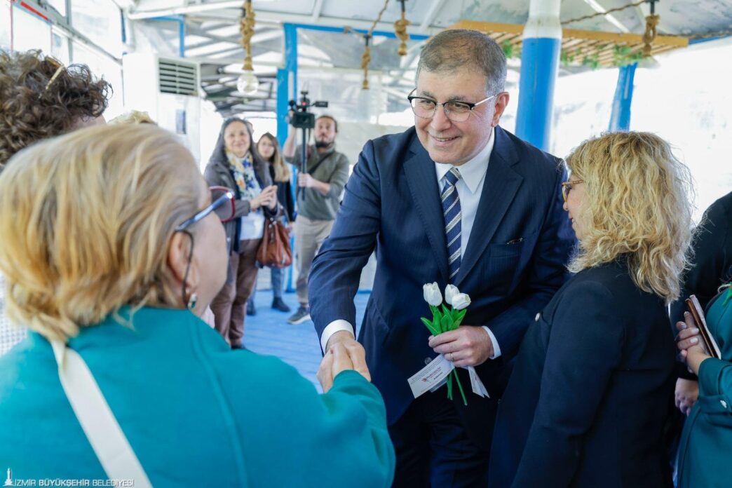 11 Nisan Dünya Parkinson Farkındalık Günü ve Parkinson Hasta ve Yakınları Derneği'nin 10’uncu kuruluş yılı nedeniyle Karşıyaka’da düzenlenen etkinliğe katılan Başkan Dr. Cemil Tugay, İzmir Büyükşehir Belediyesi olarak Alzheimer, Parkinson, diyabet, hipertansiyon gibi hastalıklar için özel merkezler kurmayı hedeflediklerini belirtti.
