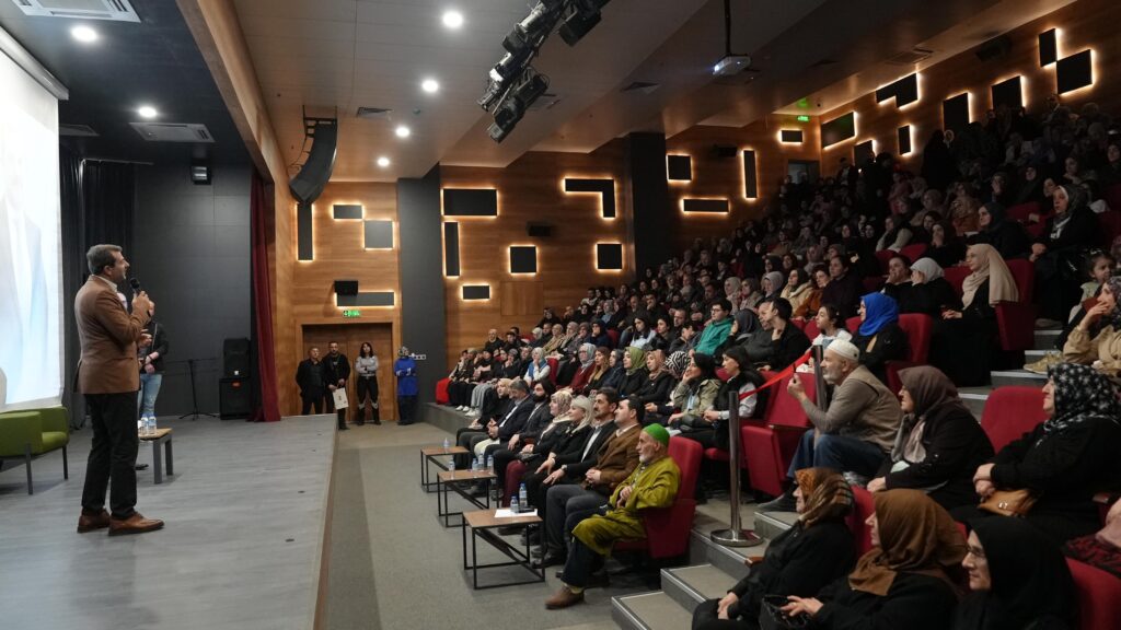Gürsu Belediyesi, Ramazan ayının manevi iklimine uygun, içeriği dolu bir program hazırladığı Ramazan Ayı’nı geride bıraktı. Kültür İşleri ve Kadın Aile Hizmetleri Müdürlüğü ortaklığında düzenlenen etkinliklerde binlerce vatandaşa ulaşıldı.