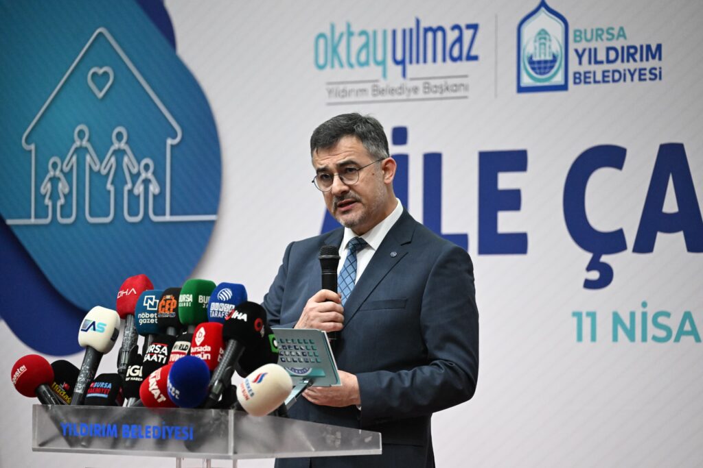 Cumhurbaşkanı Recep Tayyip Erdoğan tarafından 2025 yılının "Aile Yılı" ilan edilmesi kapsamında Yıldırım Belediyesi ile Bursa Teknik Üniversitesi iş birliğinde Aile Çalıştayı düzenlendi.