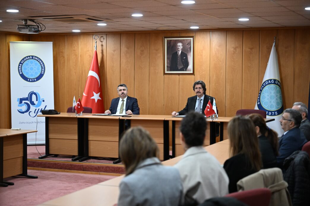 Yıldırım Belediyesi, Bursa Uludağ Üniversitesi (BUÜ) ile özel bir protokol imzaladı. Çalışma kapsamında öğrenciler kent estetiğini geliştirme konusunda ortaya koyacağı fikirlerle ilçenin yaya duraklarını güzelleştirecek.