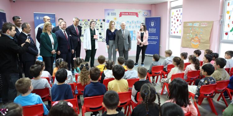 Bursa Yuvam’da Miniklere Uygulamalı Diş Sağlığı Eğitimi