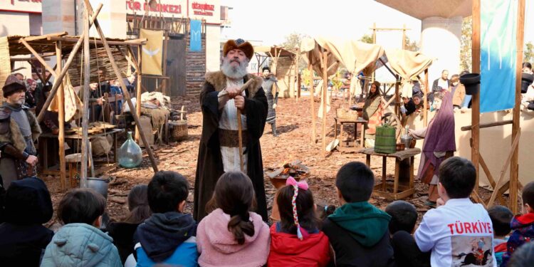 Yıldırım’da Binlerce Çocuk Tarihi Türk Obasında Dede Korkut’la Buluştu