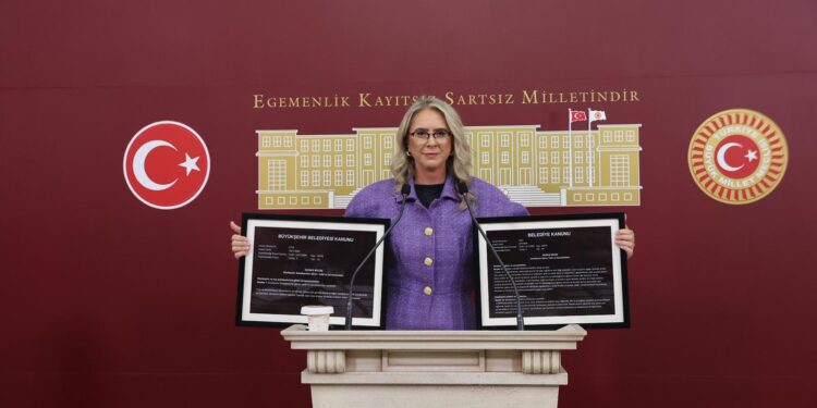 Ceyda Bölünmez Çankırı, İzBB Başkanı Tugay’a Görev Hatırlattı