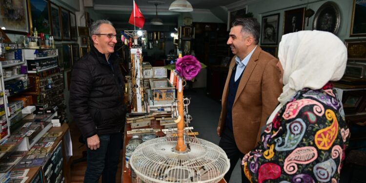 Başkan Yılmaz Kurtuluş Caddesi’nde Esnaf ve Vatandaşlarla Buluştu