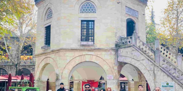 Yıldırımlı Gençler ‘Adım Adım Kadim Bursa’da Tarihe Yürüyor