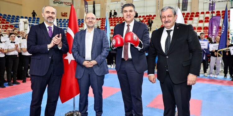 Üniversitelerarası Kick Boks Türkiye Şampiyonası Burdur’da