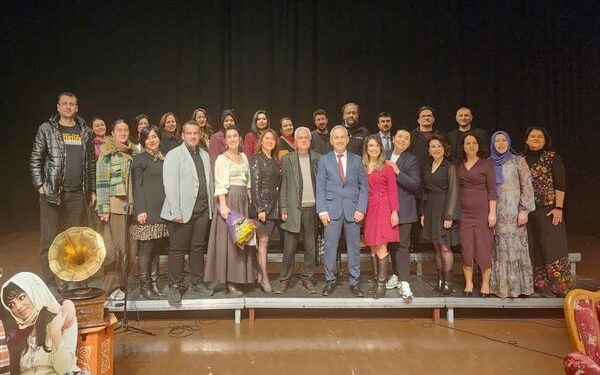 Uşak Mehmet Sesli Ortaokulu’nda Nostalji Gecesi