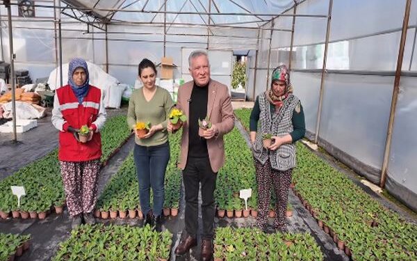 8 Mart’a Özel 8 Bin Çiçek! Honazlı Kadınlara Anlamlı Sürpriz