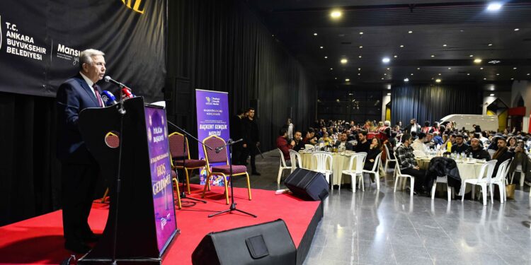 Mansur Yavaş Ramazan’ın İLK İftarını Gençlerle Yaptı