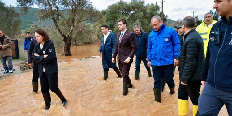 Başkan Mandalinci, Su Taşkınlarının Yaşandığı Kızılağaç’ta İncelemelerde Bulundu