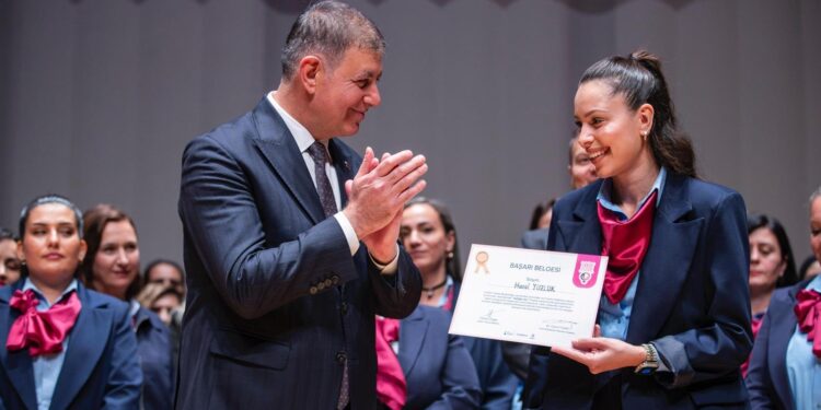 İzmir’in Kadınlarıyla Tam Yol İleri