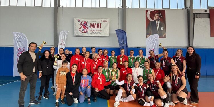 Evinin Sultanları Foçada Fileye Uzandı