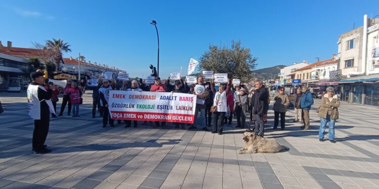 Foçada ABD ve İsrail Protestosu