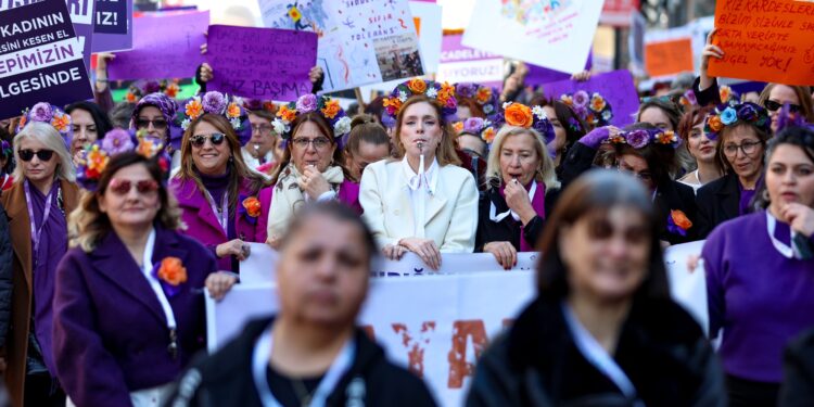 Kadınlar 8 Mart’ta Eşitlik ve Dayanışma İçin Yürüdü
