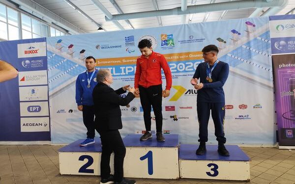 Uşaklı Millî Yüzücüden Ulusal ve Uluslararası Arenada Madalya Yağmuru